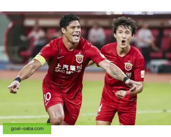 马丁内利因推搡裁判被黄牌警告引发赛场争议